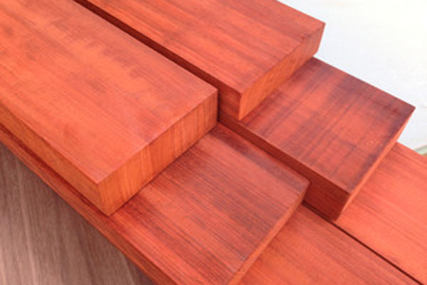 標準光源箱在紫檀木顏色分類中的應用