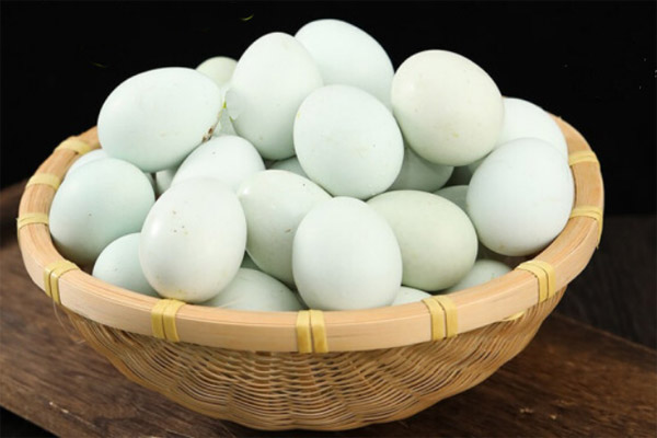 標準光源箱評定雞蛋殼的顏色