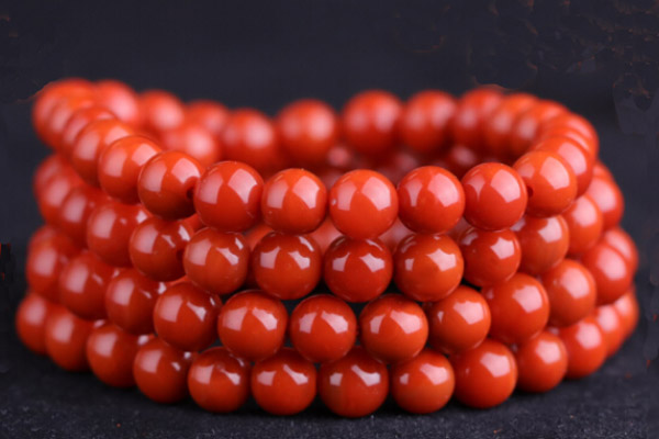 南紅瑪瑙有哪些顏色？如何進行區分？