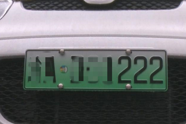 在標準光源條件下區分車牌的顏色